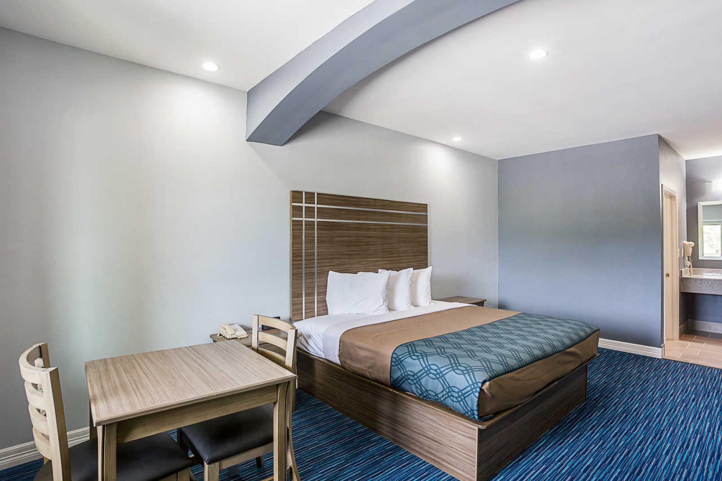 Rodeway Inn & Suites Кларксвилл Экстерьер фото