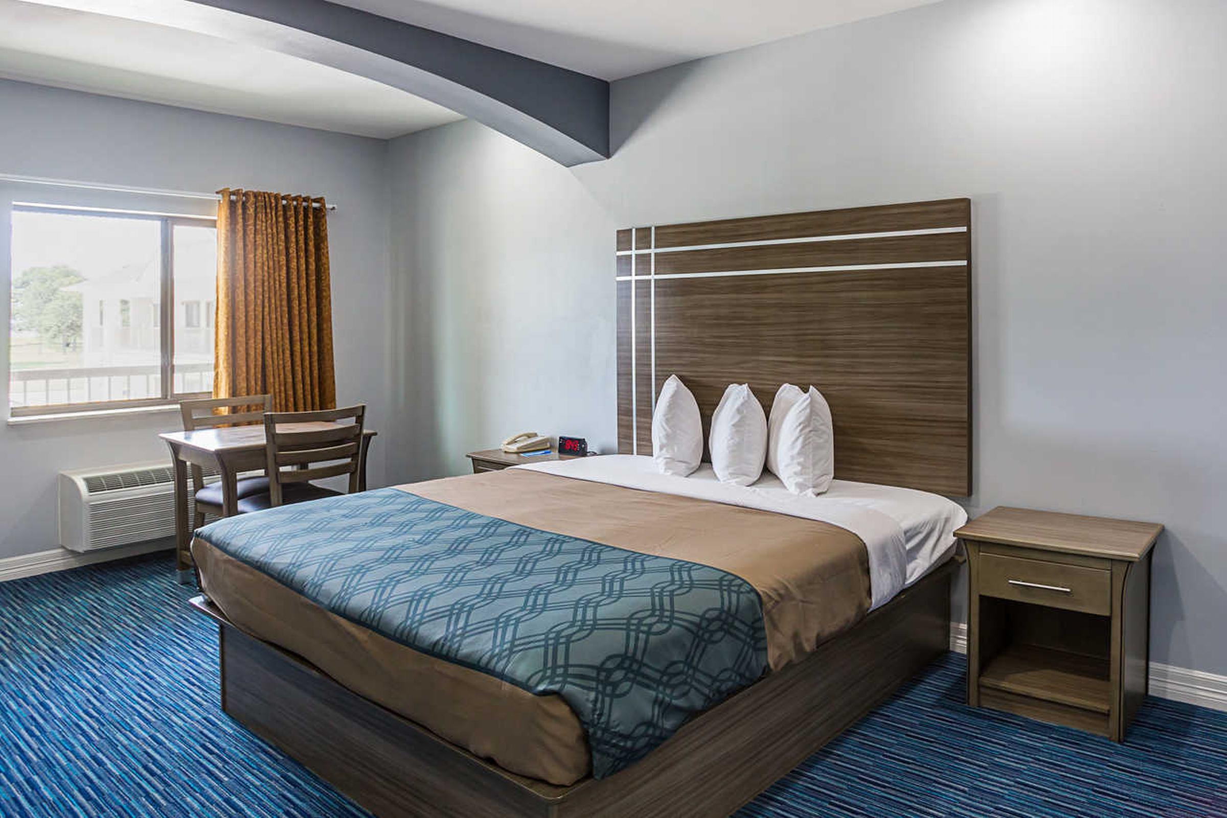 Rodeway Inn & Suites Кларксвилл Экстерьер фото