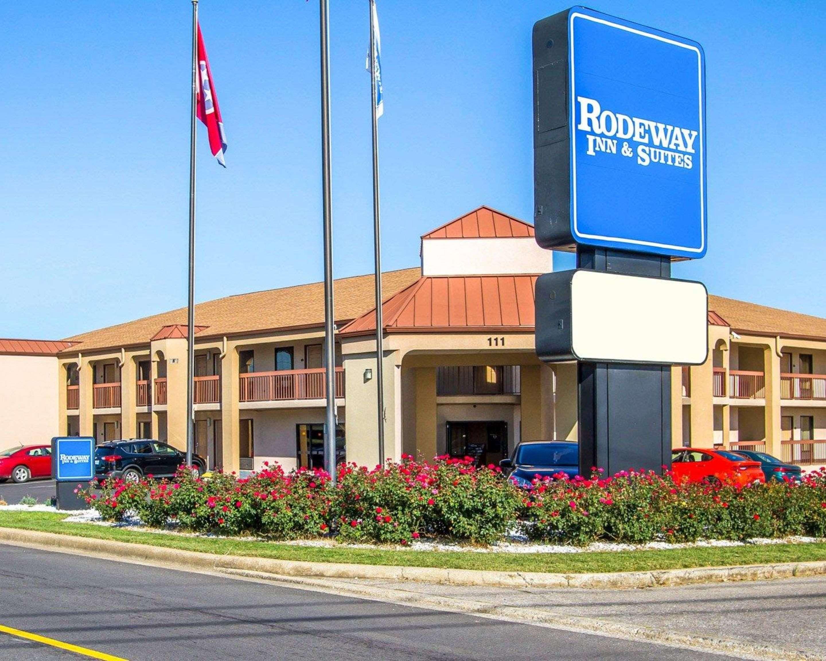 Rodeway Inn & Suites Кларксвилл Экстерьер фото