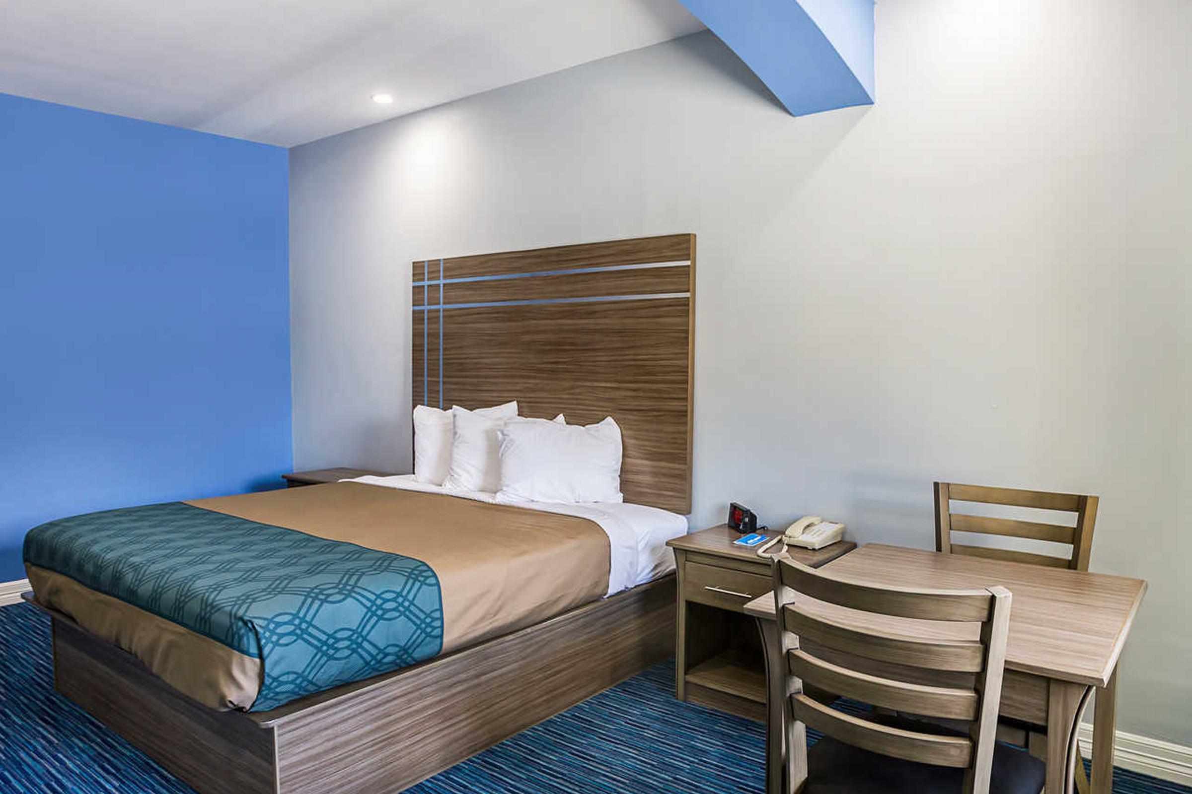 Rodeway Inn & Suites Кларксвилл Экстерьер фото