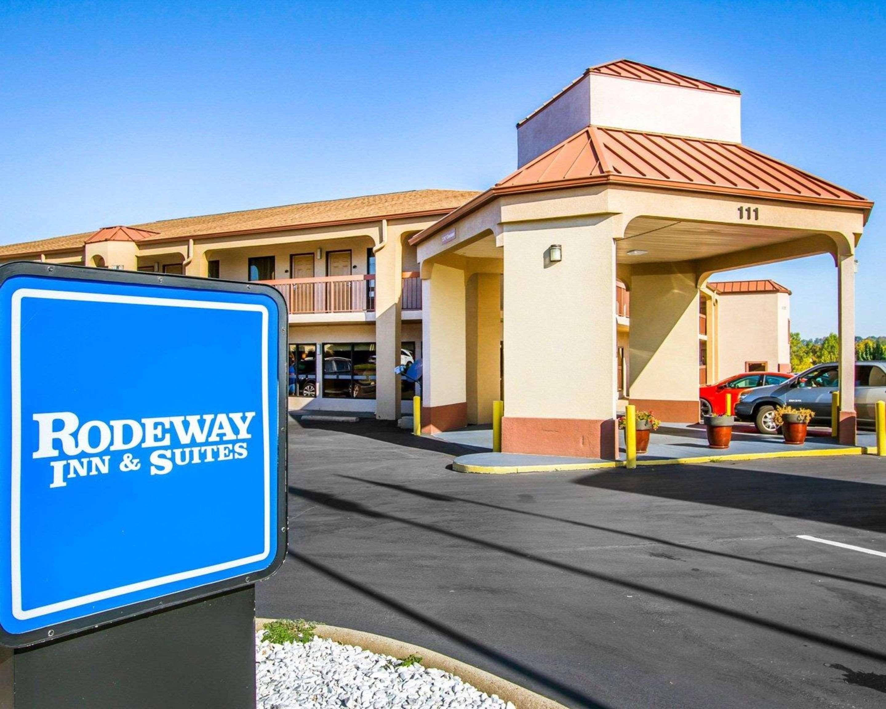 Rodeway Inn & Suites Кларксвилл Экстерьер фото