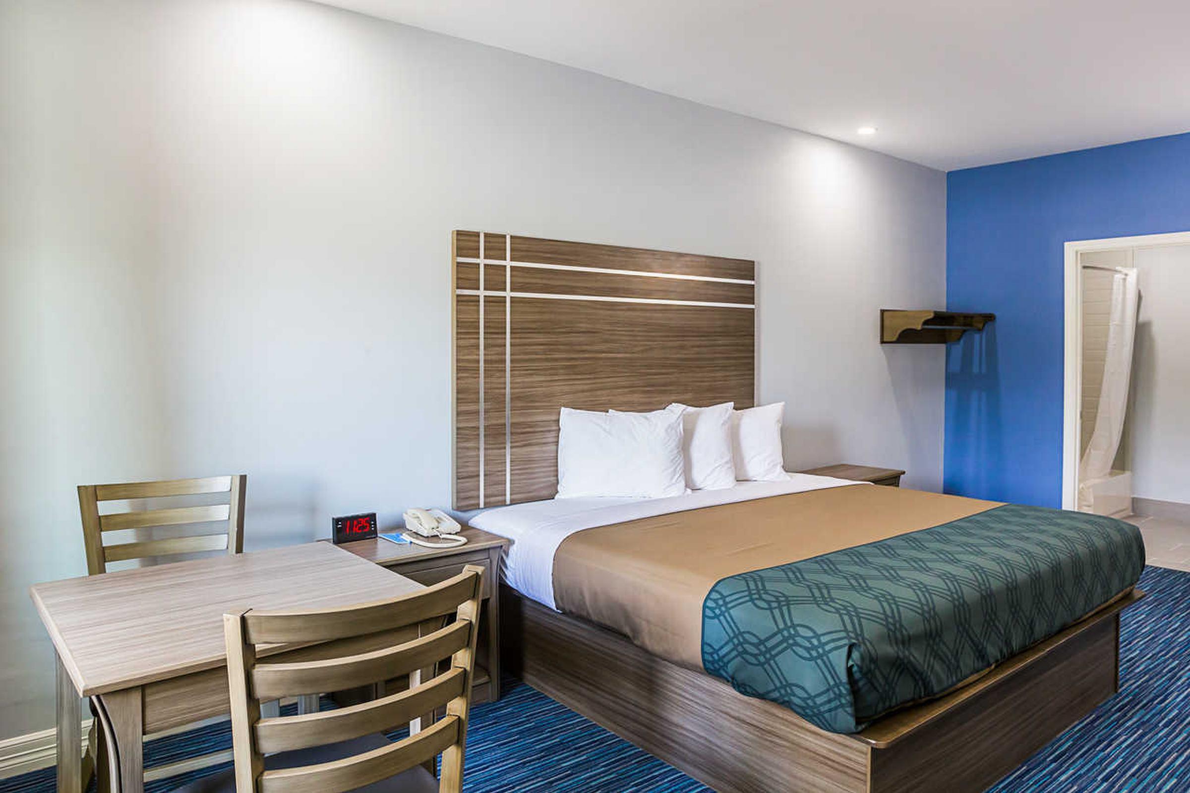 Rodeway Inn & Suites Кларксвилл Экстерьер фото