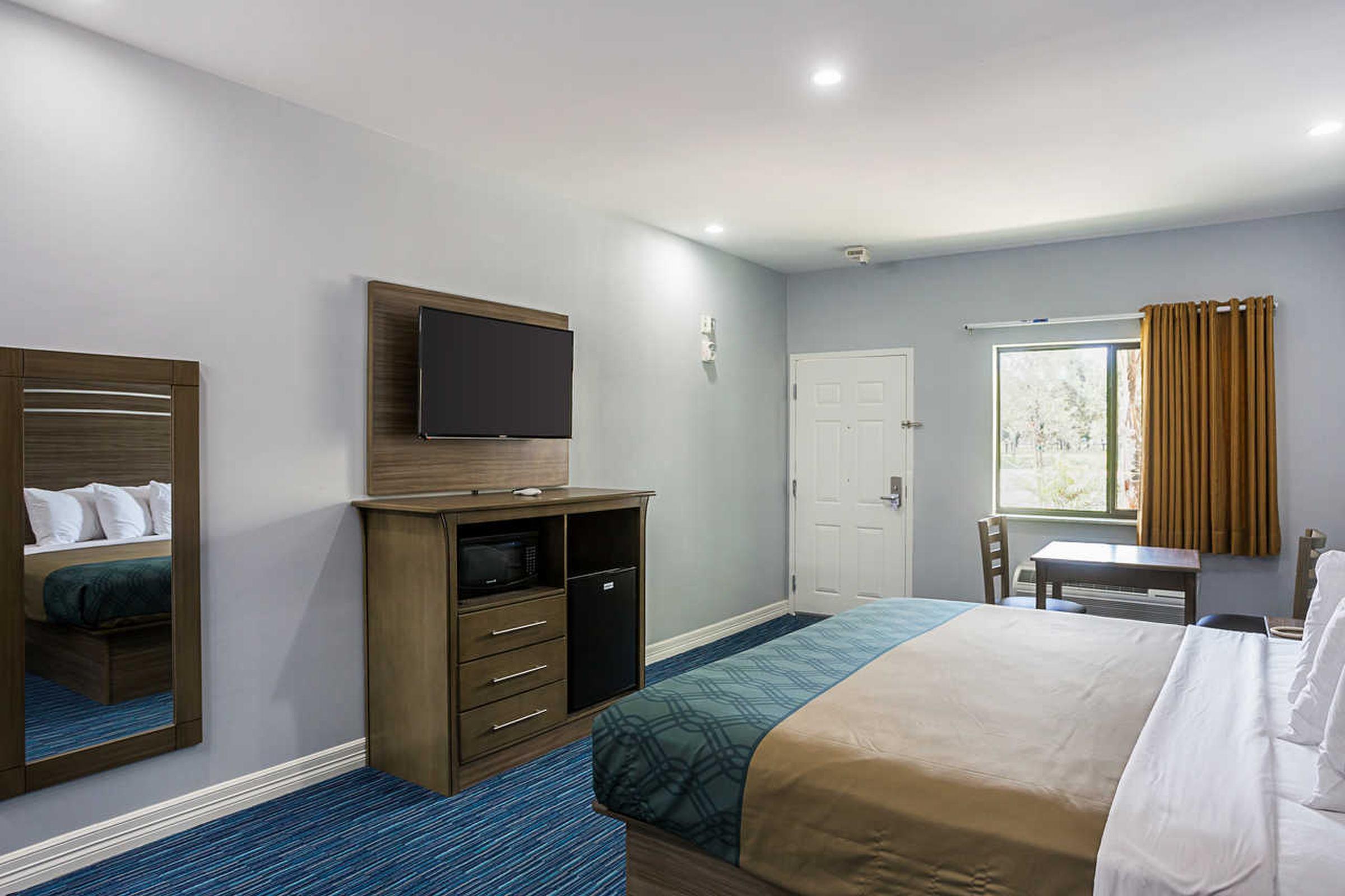 Rodeway Inn & Suites Кларксвилл Экстерьер фото
