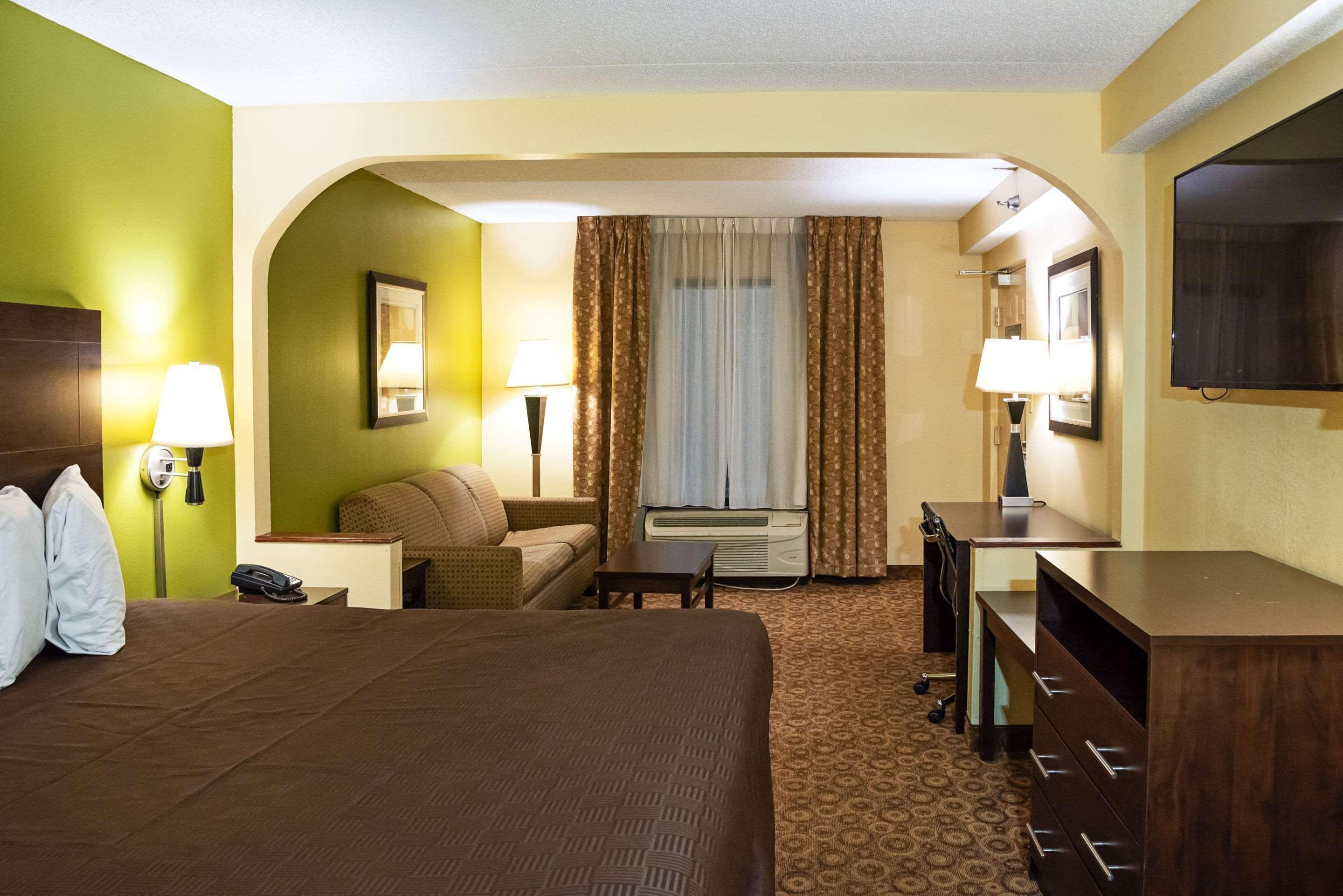 Rodeway Inn & Suites Кларксвилл Экстерьер фото