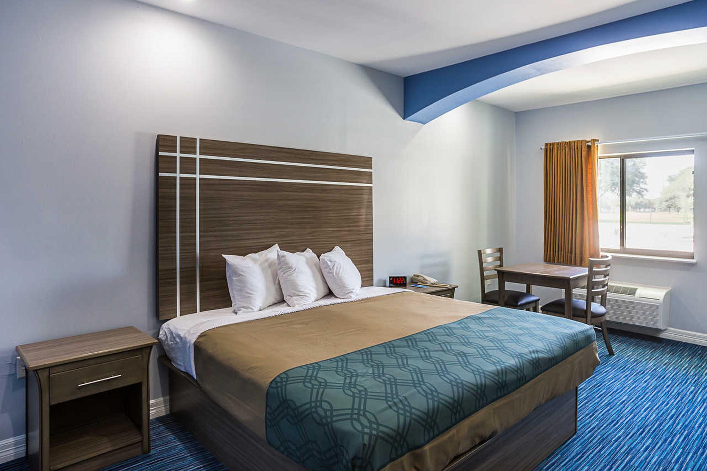 Rodeway Inn & Suites Кларксвилл Экстерьер фото