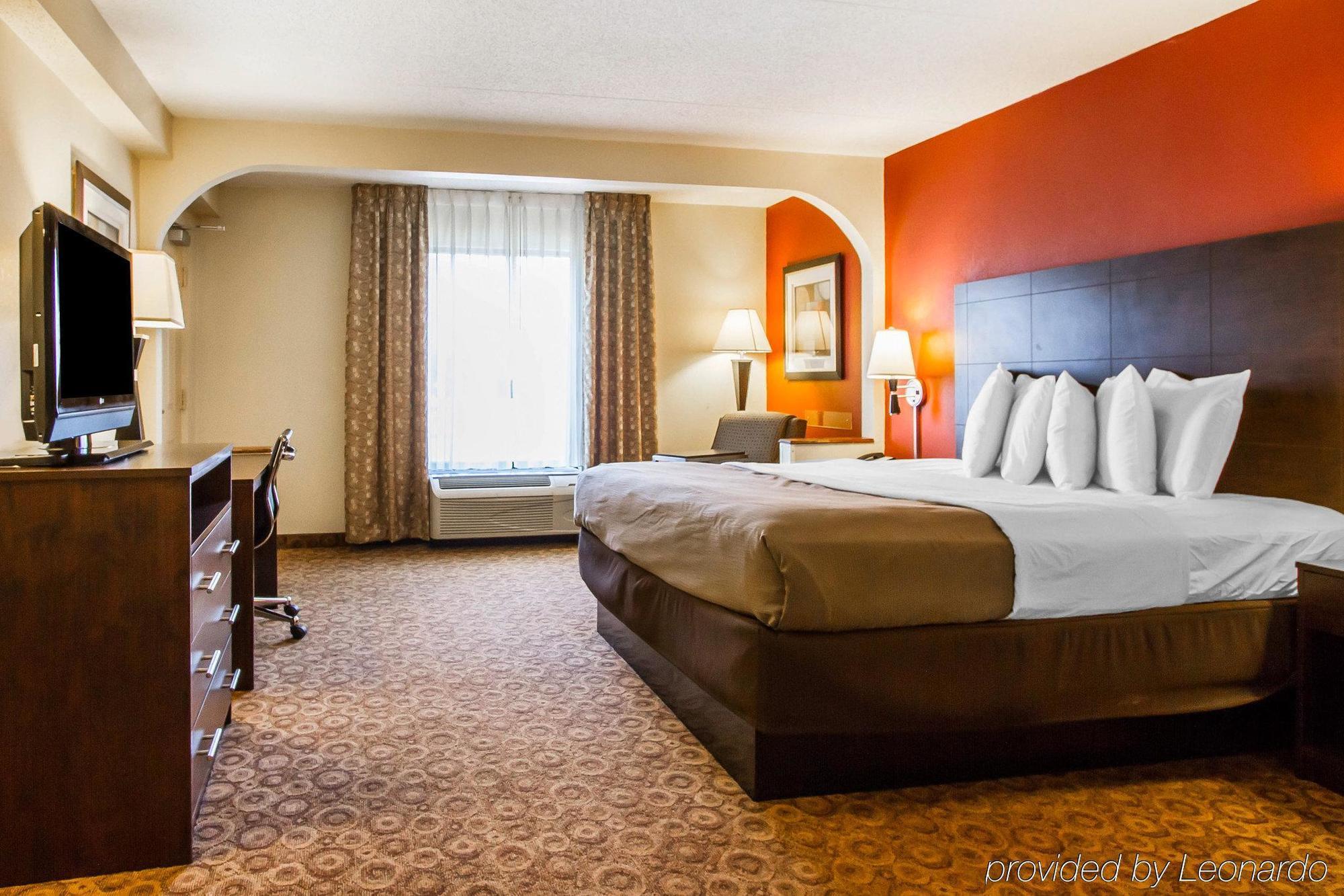 Rodeway Inn & Suites Кларксвилл Экстерьер фото