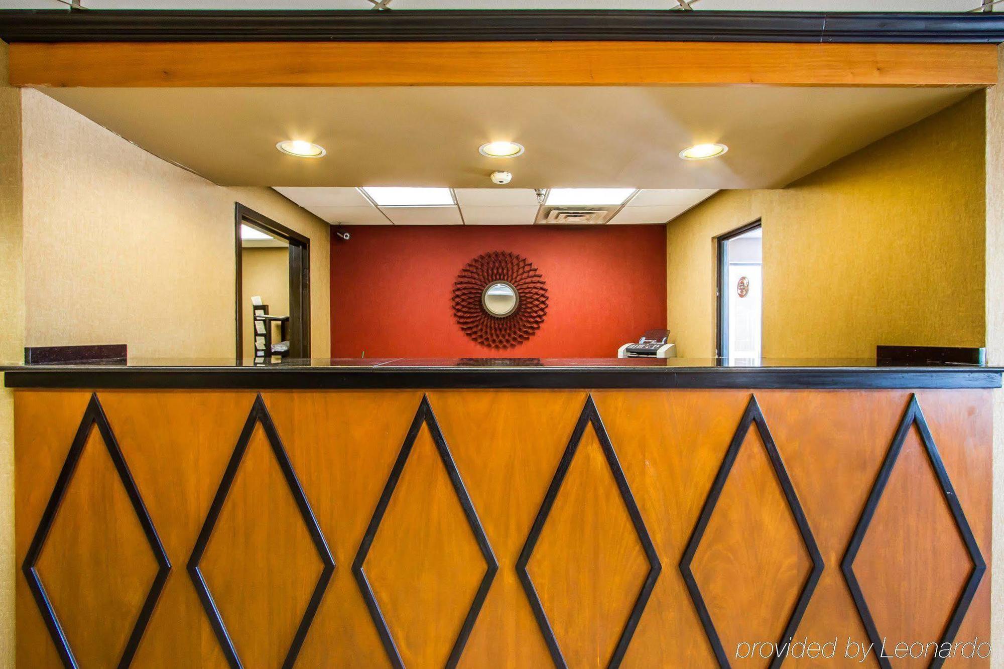 Rodeway Inn & Suites Кларксвилл Экстерьер фото