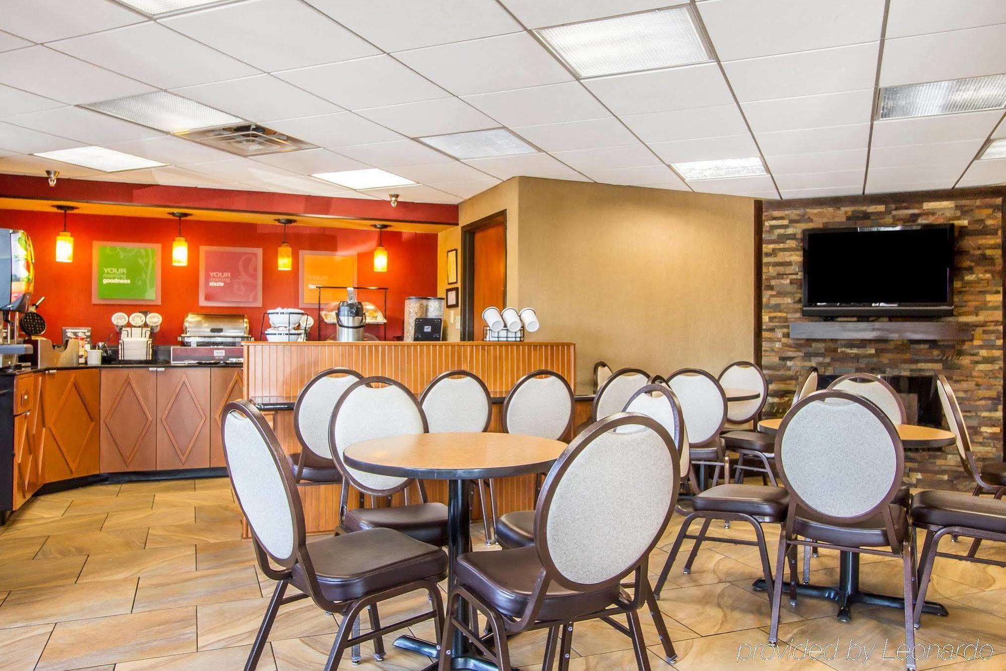 Rodeway Inn & Suites Кларксвилл Экстерьер фото