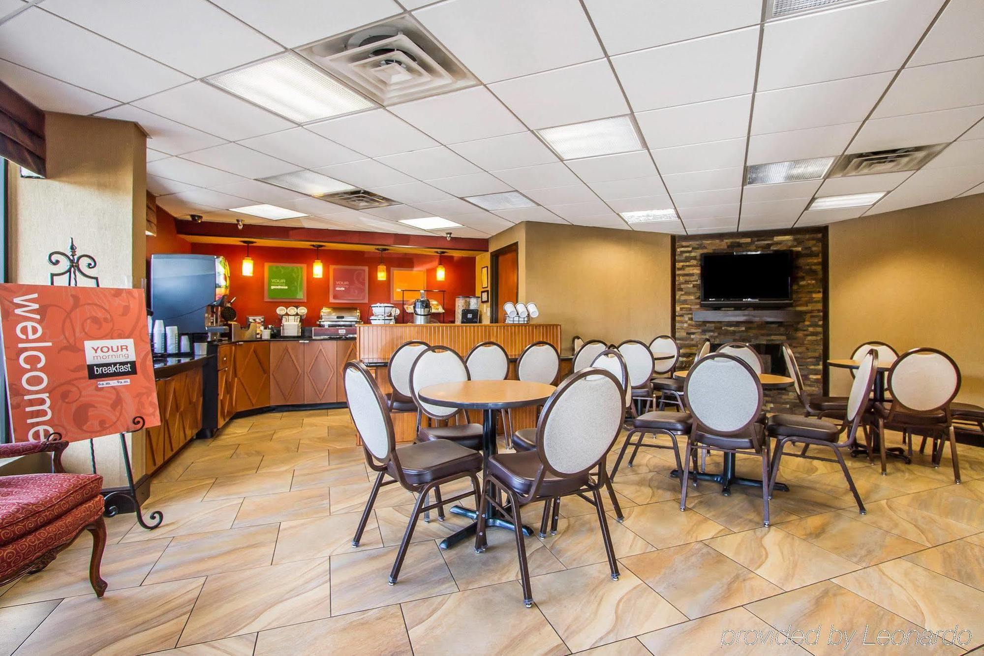 Rodeway Inn & Suites Кларксвилл Экстерьер фото