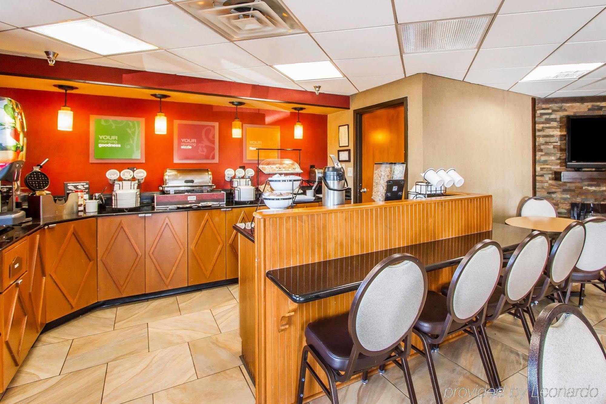 Rodeway Inn & Suites Кларксвилл Экстерьер фото